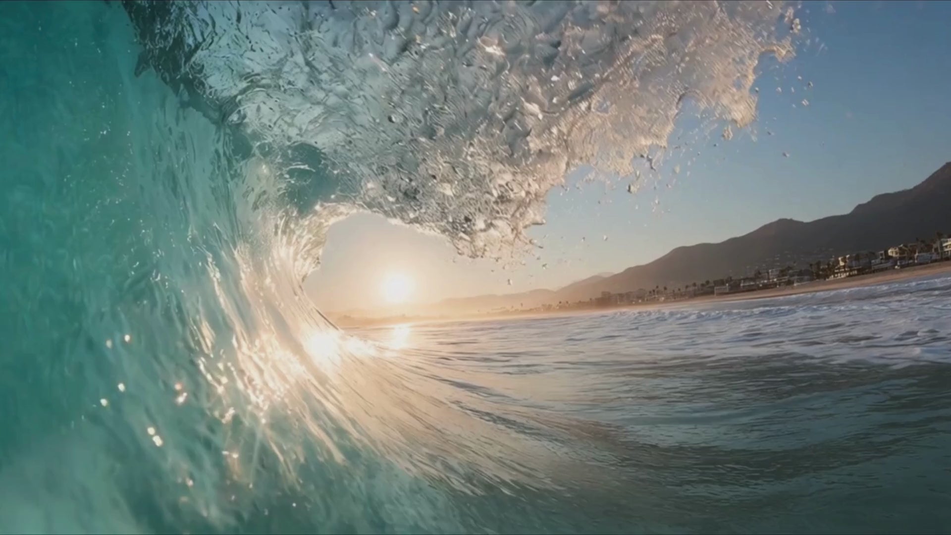 Load video: Wave in Dorset